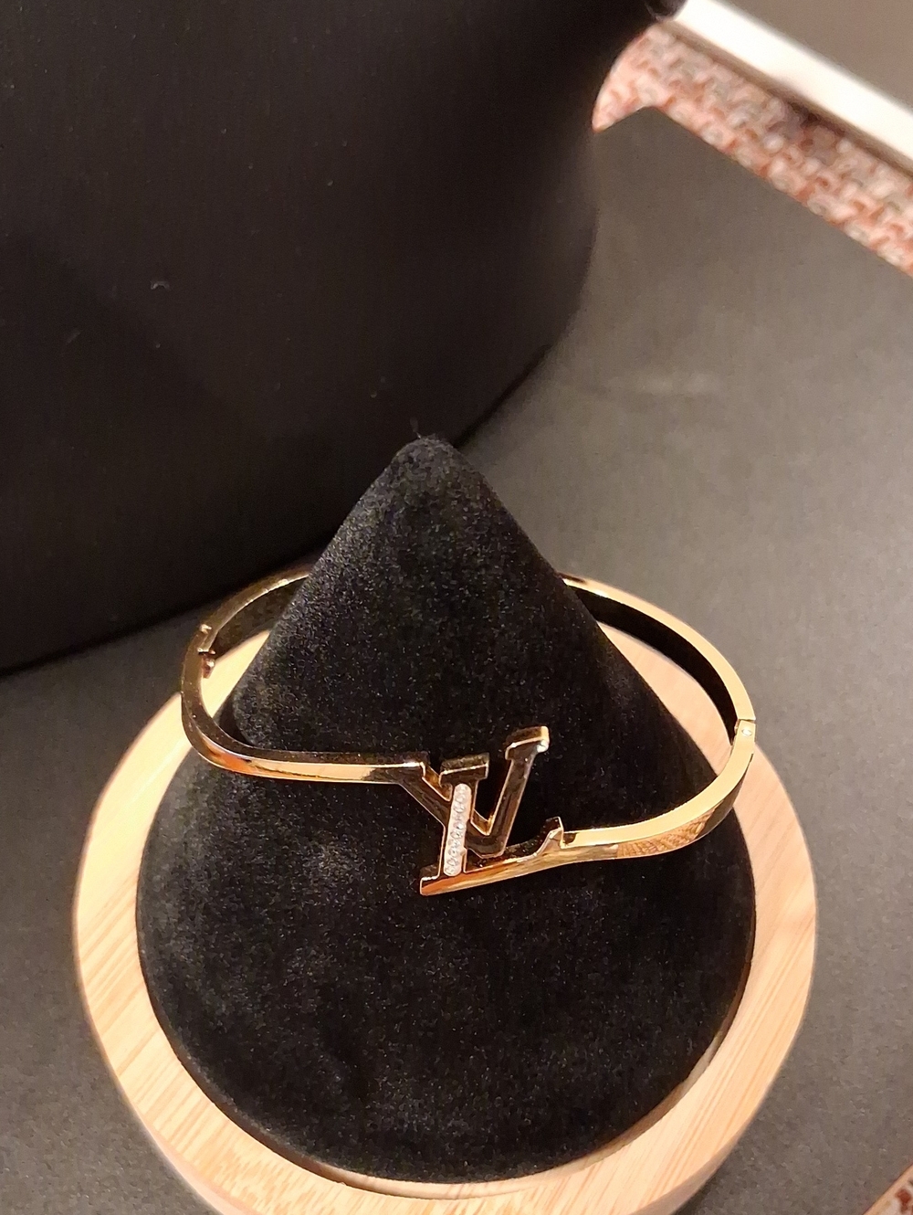 18k Yellow Gold Plated Letters LV Hinged Bangle Bracelet New - Picture 2 of 3